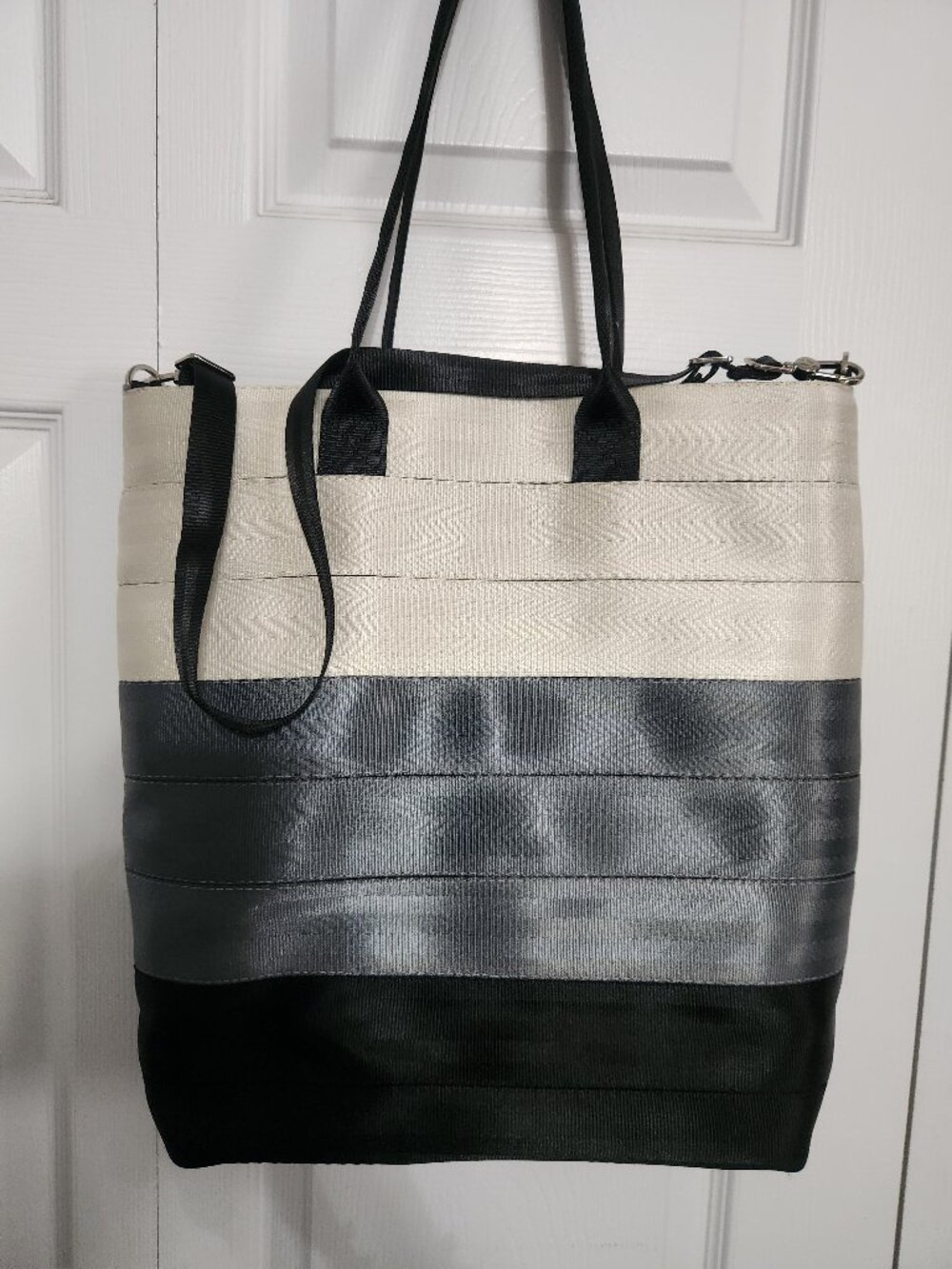 Harveys Colorblock Large Streamline Tote